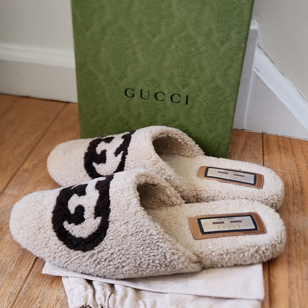 Gucci Shearling Logo Slippers in Cream and Dark Brown - Picture 5 of 8